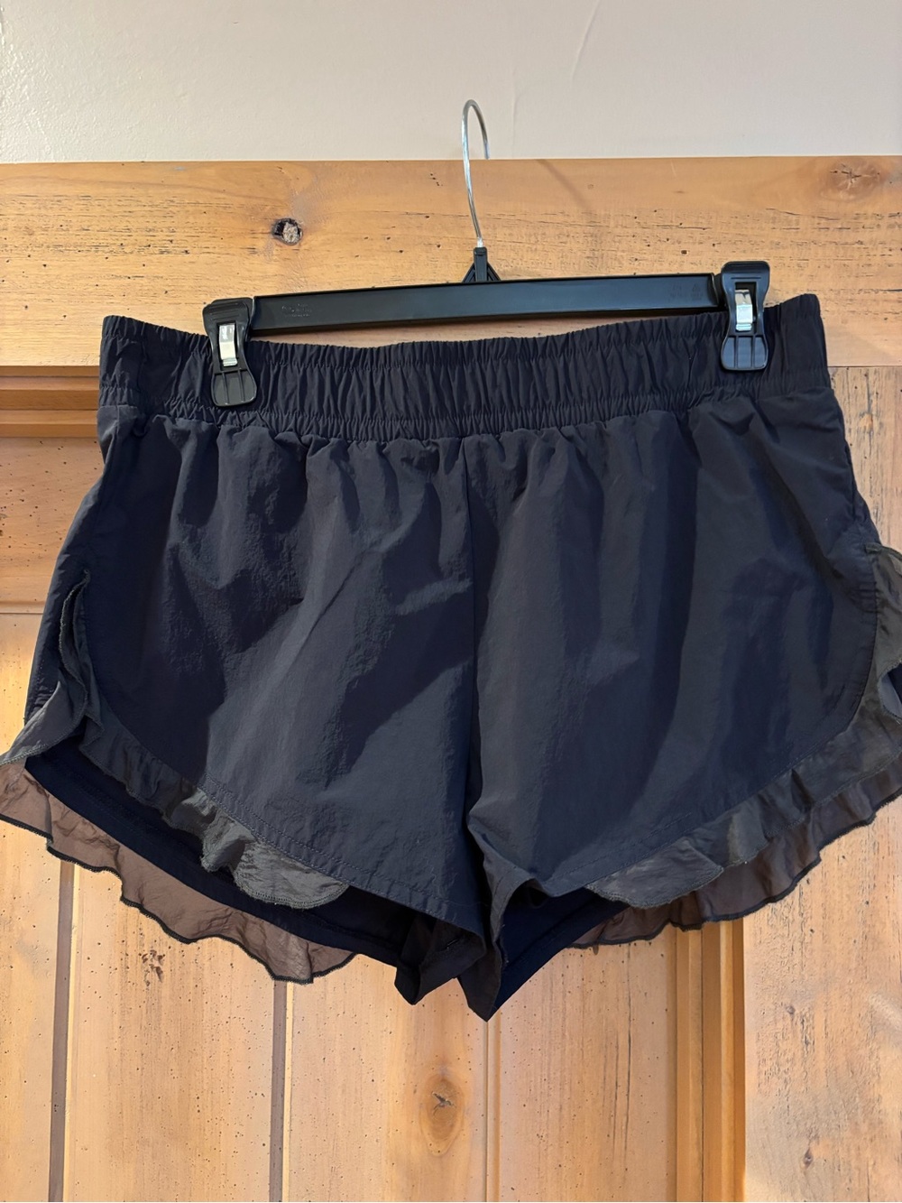 Women’s Free People Movement Black Ruffle Trim Athletic Shorts medium
